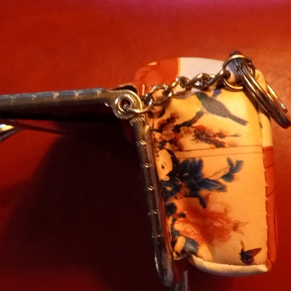 Japan off white leather painted Mirror Lipstick Purse with key chain - Picture 5 of 6